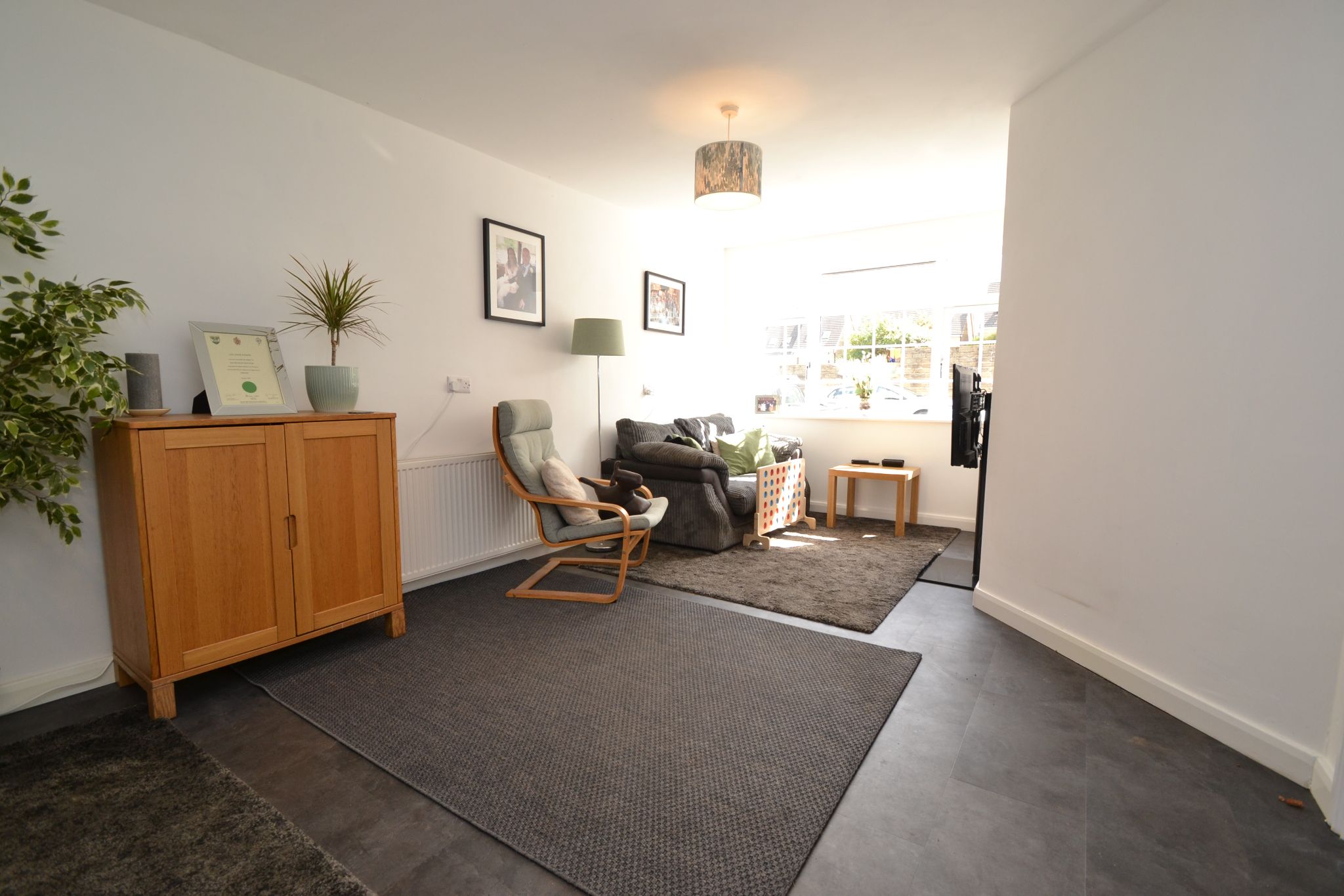 5 Bed Mid Terraced House For Sale - Photograph 2