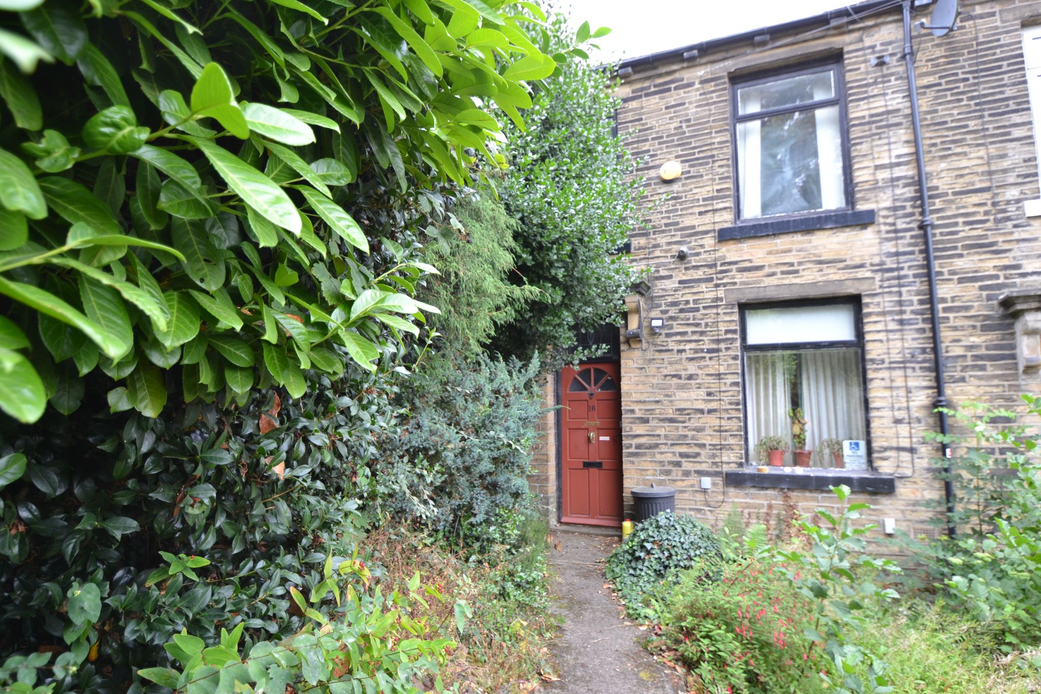 2 Bed End Terraced House For Sale - Photograph 1