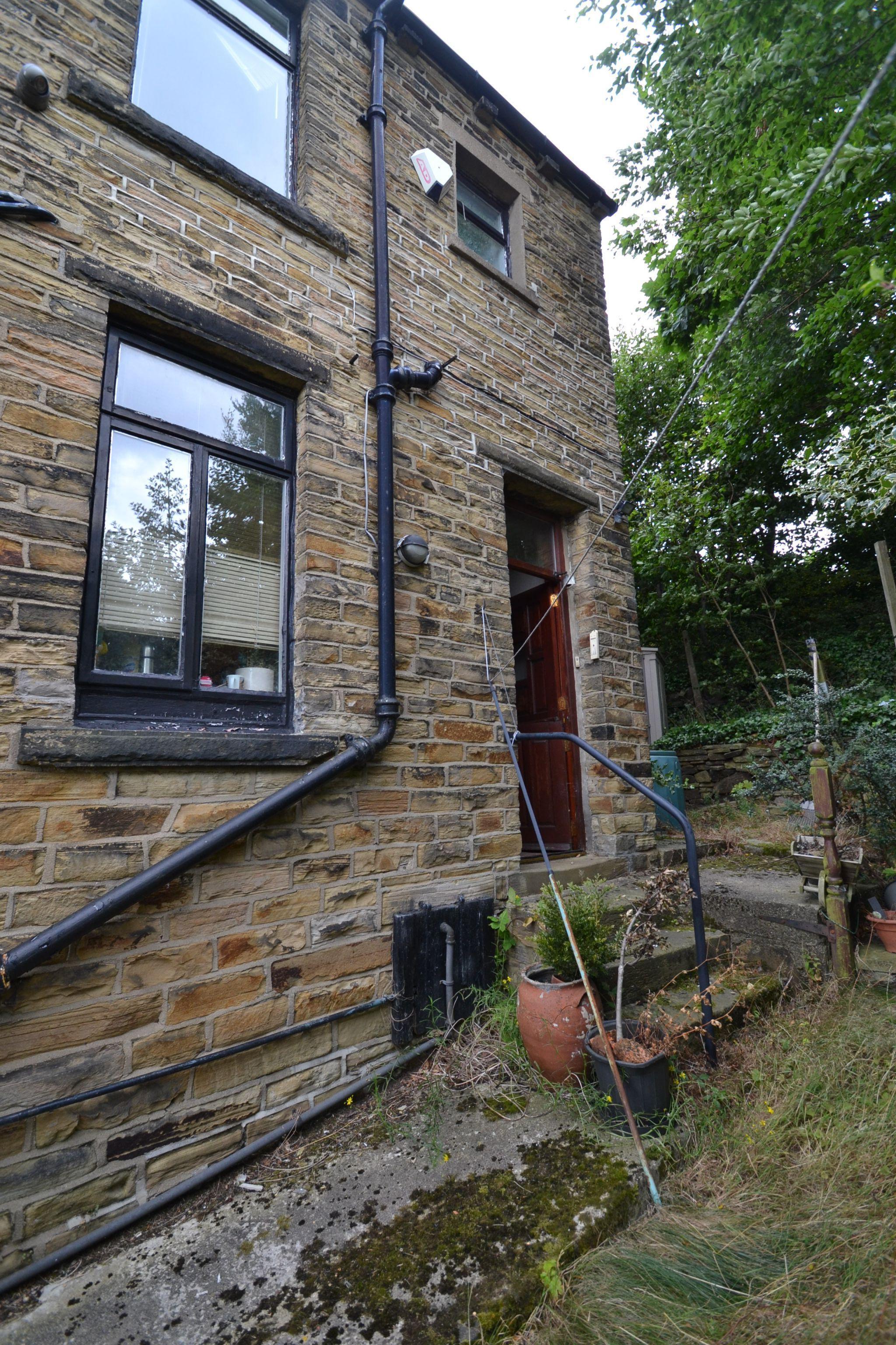 2 Bed End Terraced House For Sale - Photograph 4