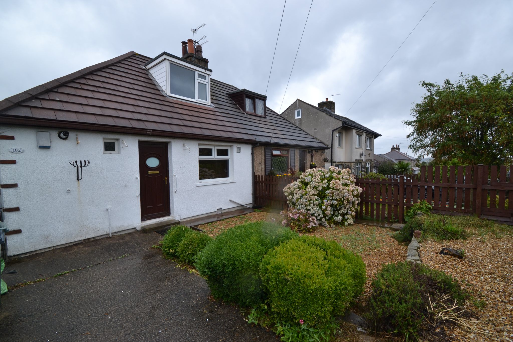 2 Bed Semi-detached Bungalow For Sale - Photograph 1