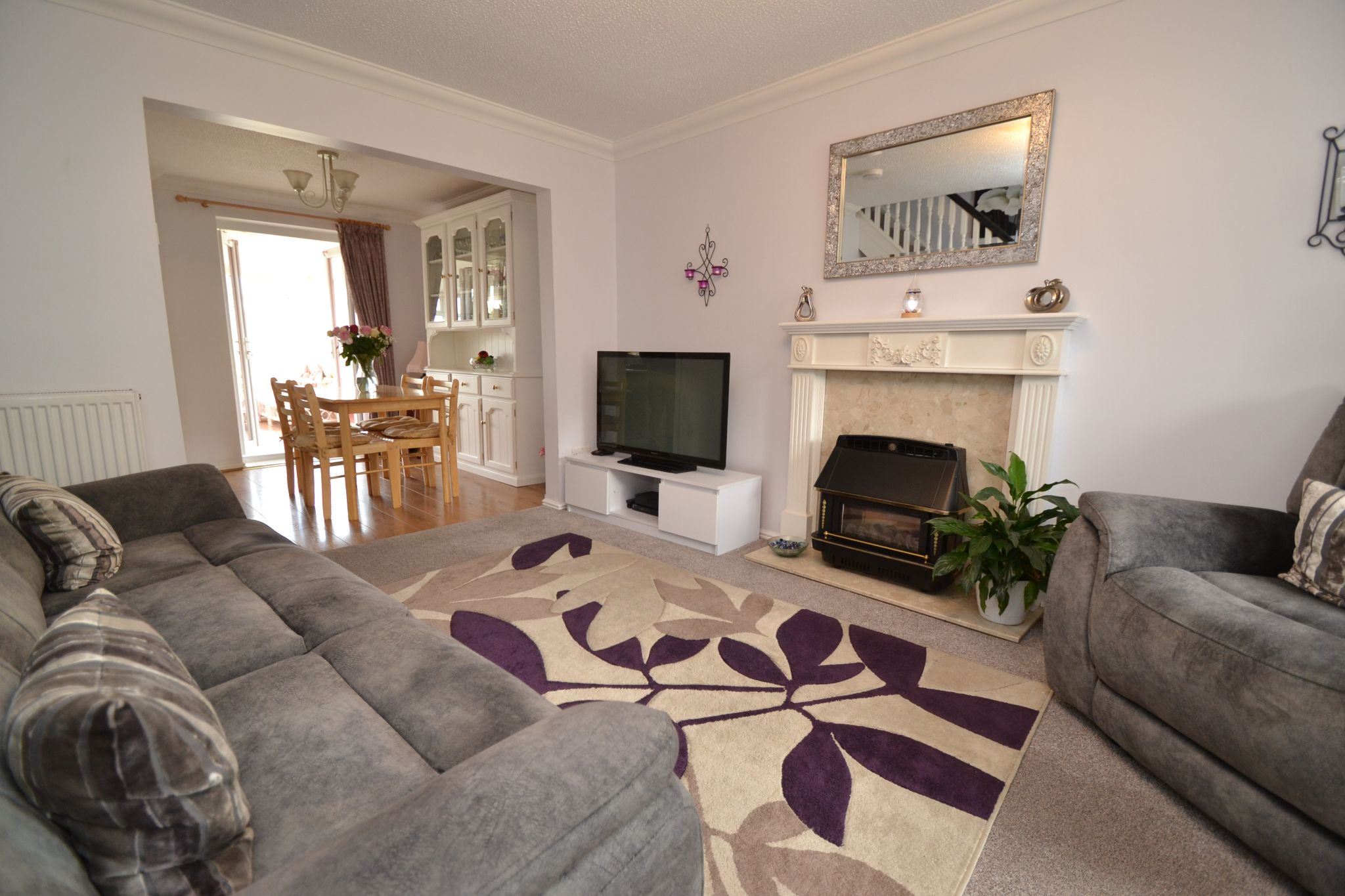 4 Bed Detached House For Sale - Photograph 2