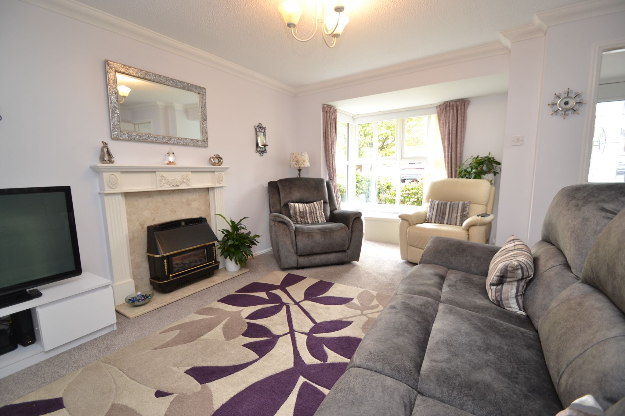 4 Bed Detached House For Sale - Photograph 3