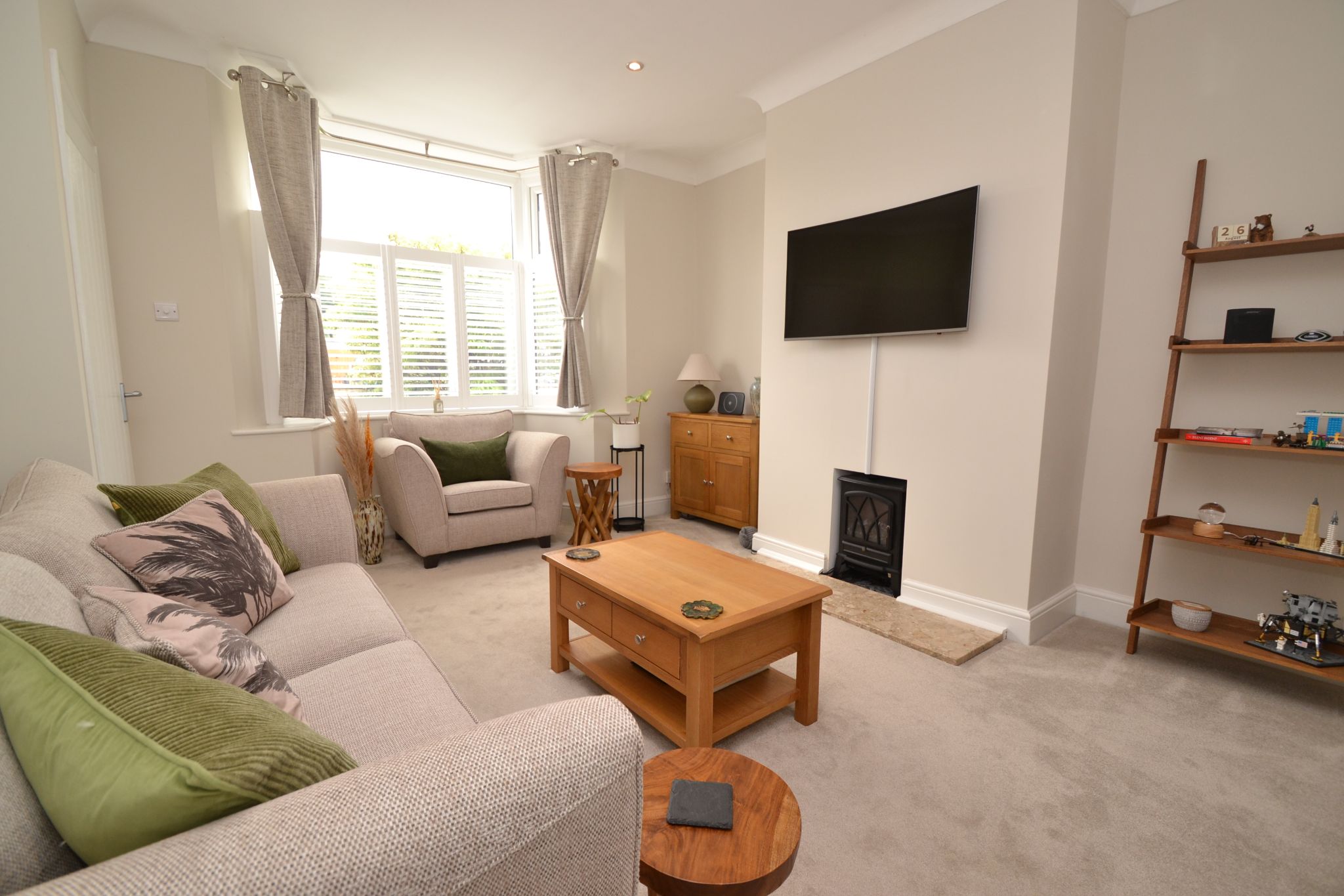 2 Bed Semi-detached House For Sale - Photograph 3
