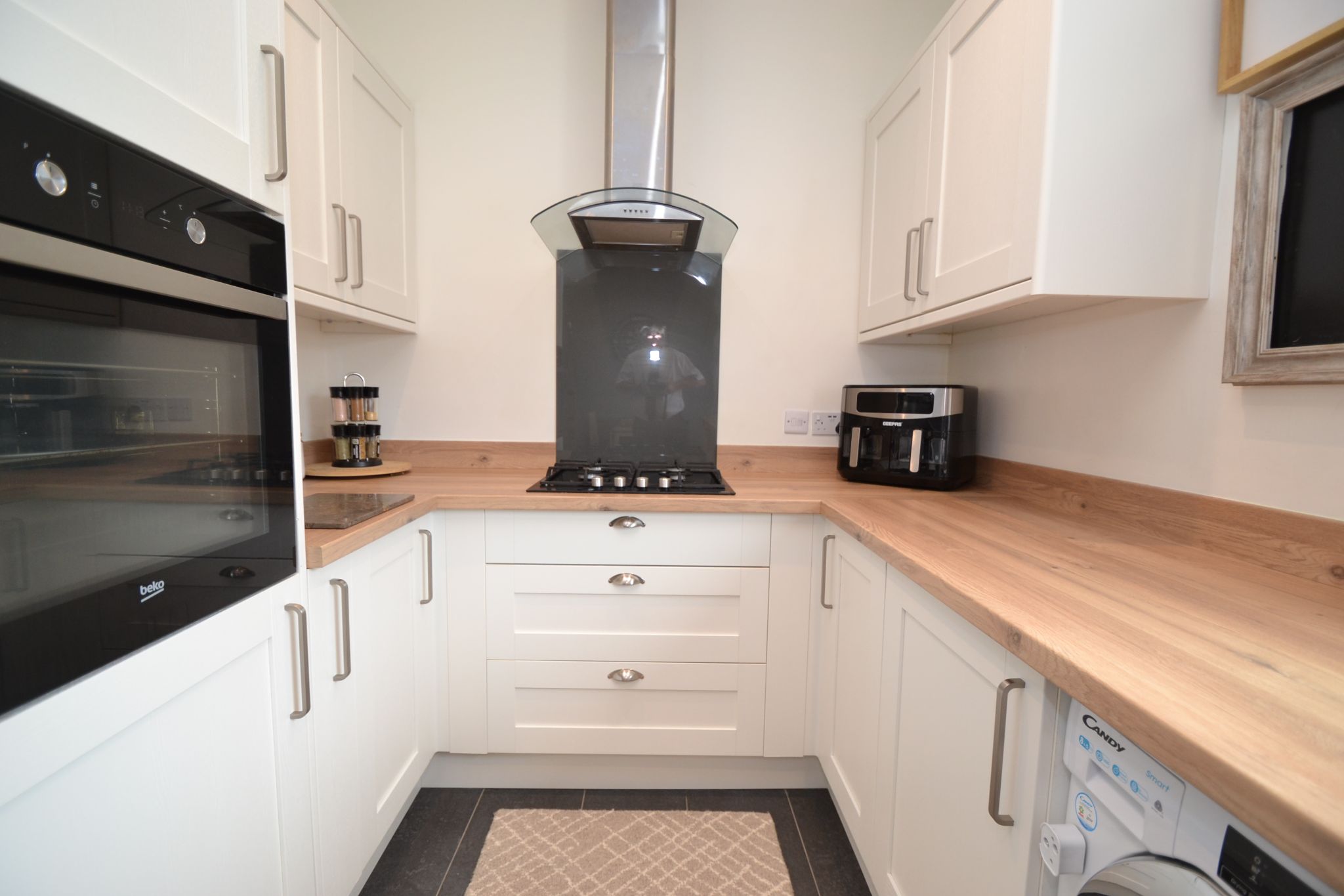 2 Bed Semi-detached House For Sale - Photograph 4