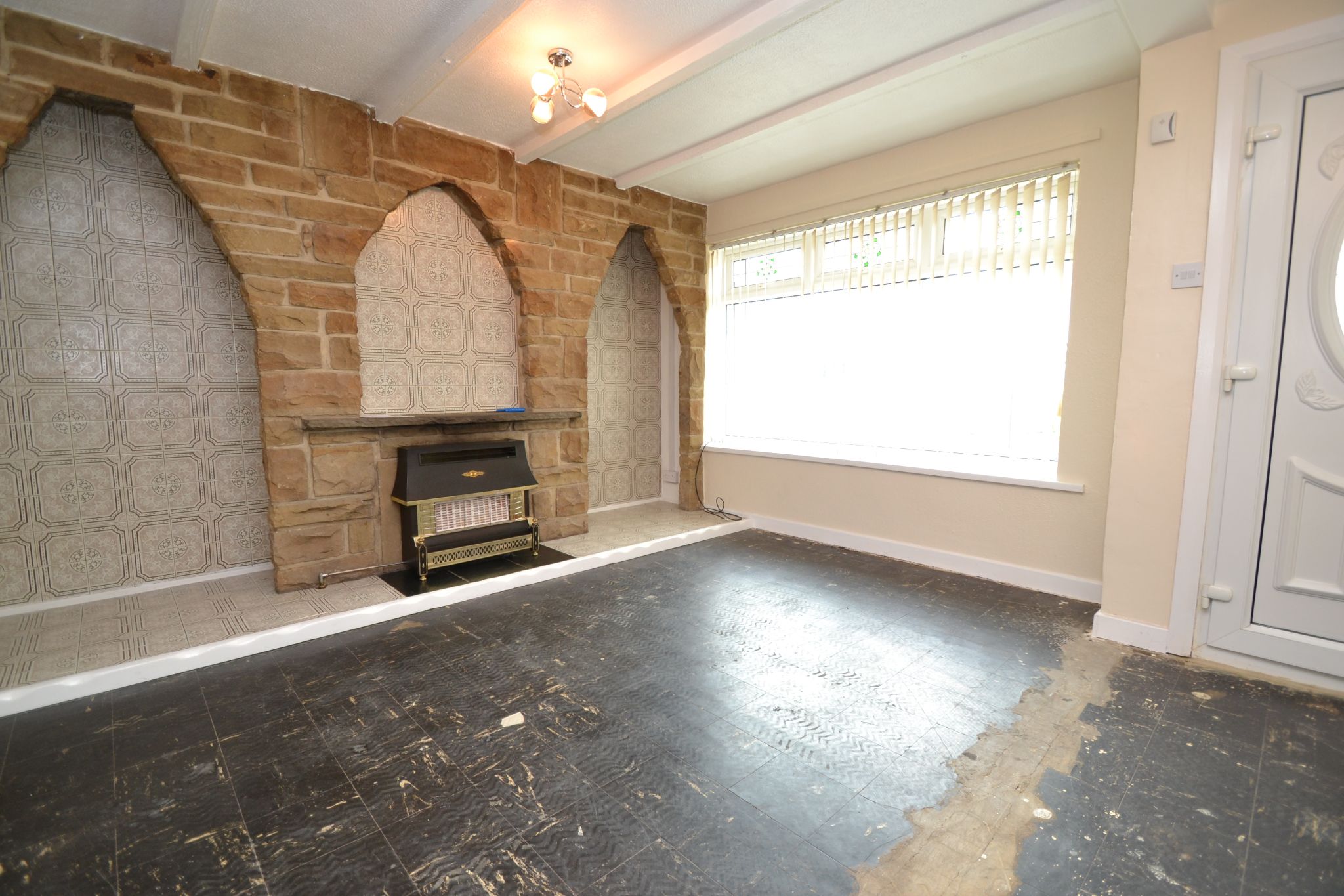 3 Bed Semi-detached Dormer House For Sale - Photograph 9