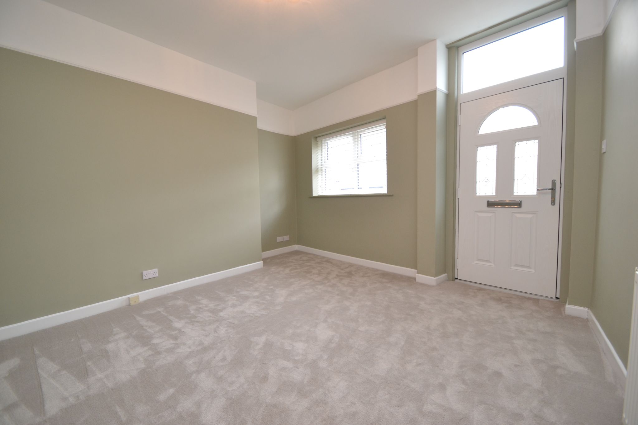 3 Bed End Terraced House For Sale - Photograph 2
