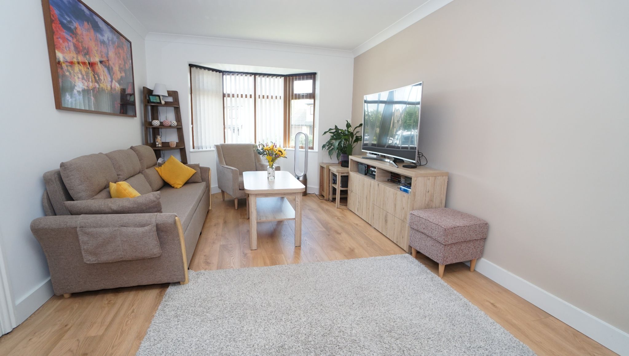 5 Bed Detached House For Sale - Photograph 4