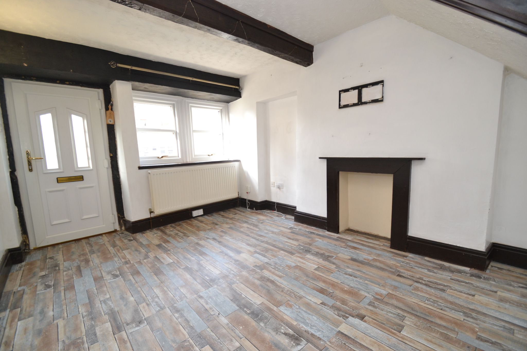 1 Bed Semi-detached House For Sale - Photograph 2
