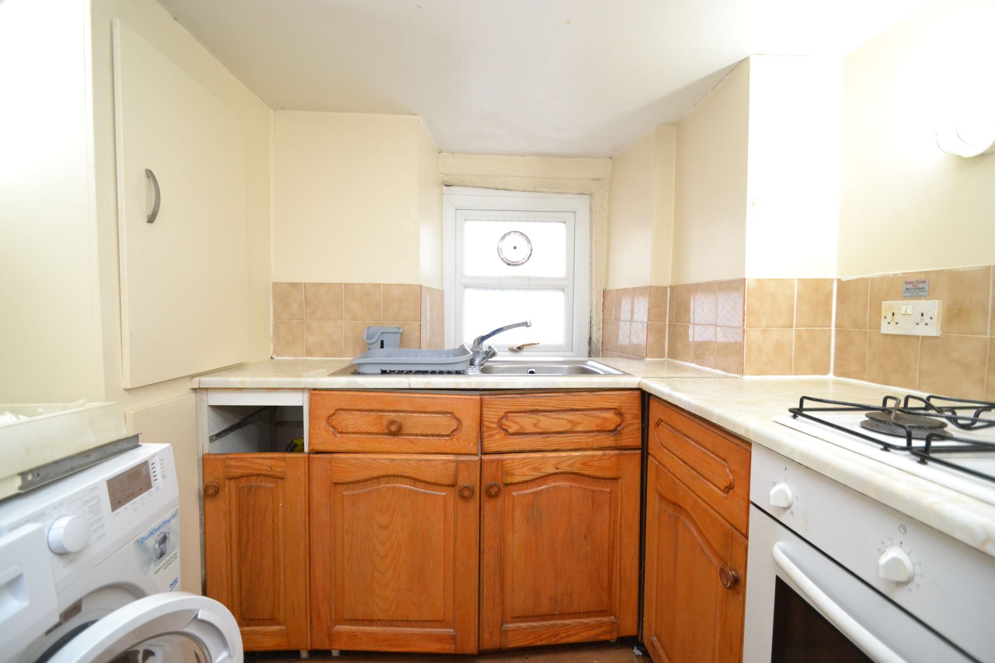 1 Bed Semi-detached House For Sale - Photograph 4