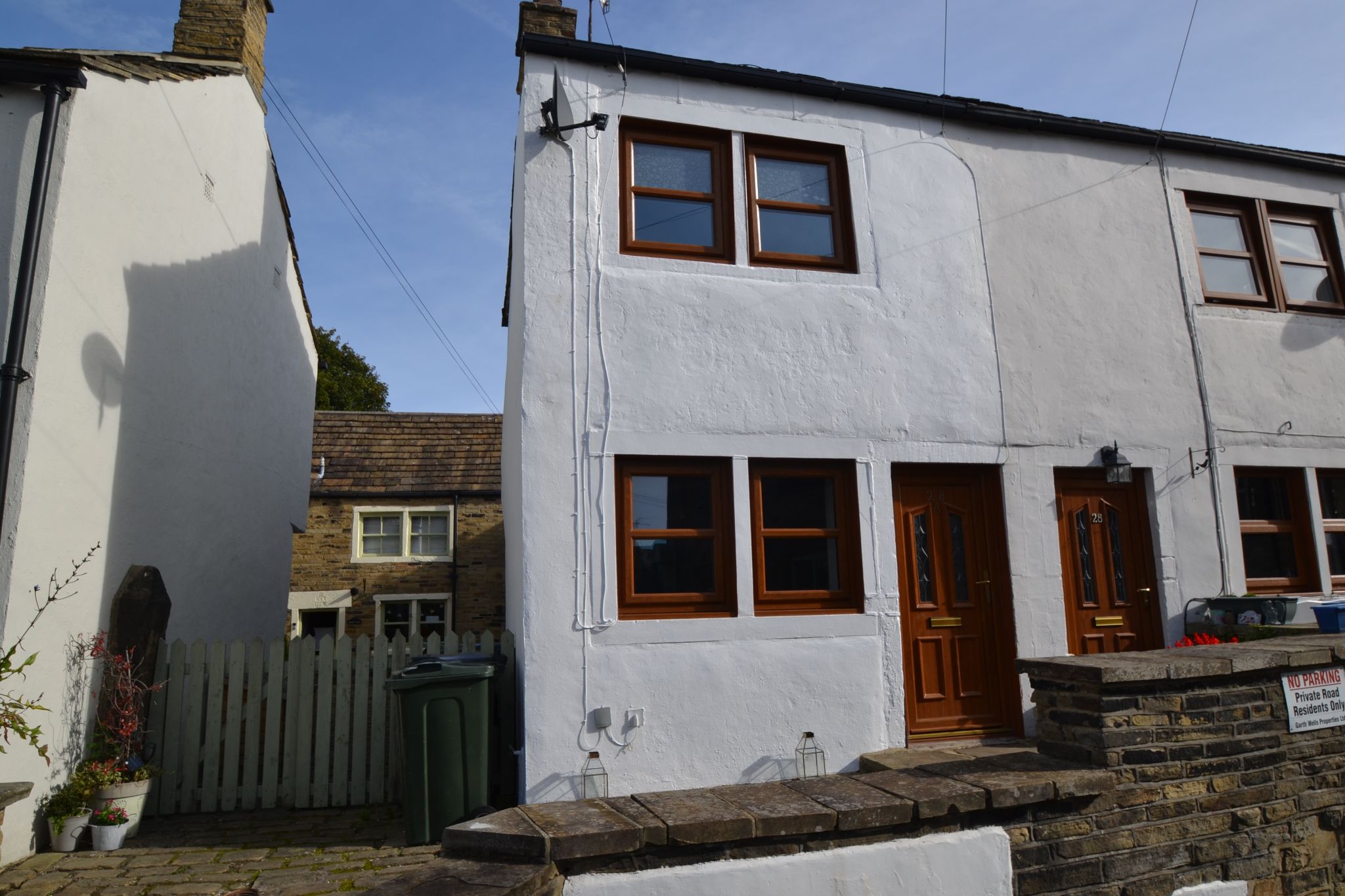 1 Bed Semi-detached House For Sale - Photograph 1