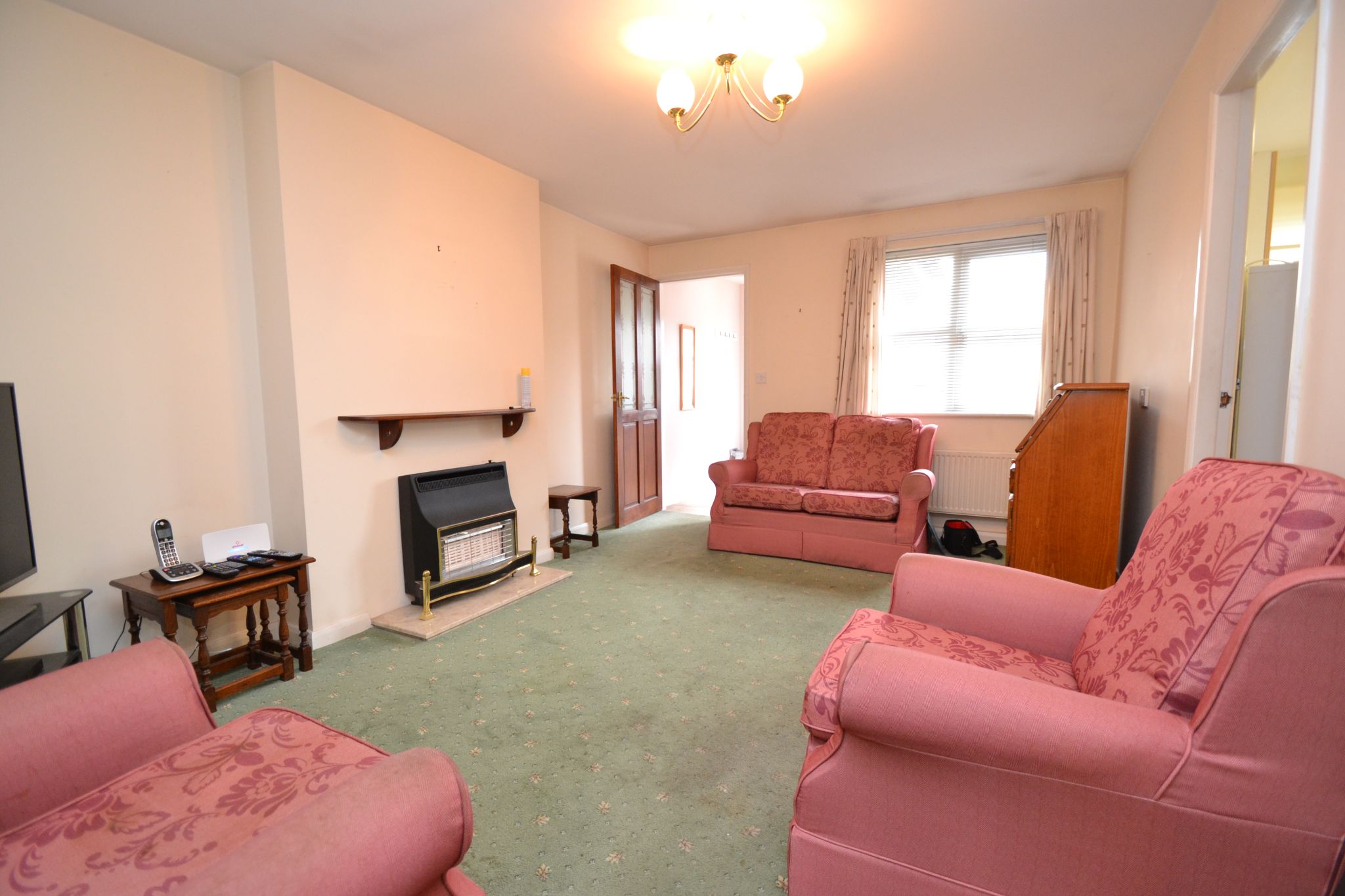 2 Bed Terraced Bungalow For Sale - Photograph 2