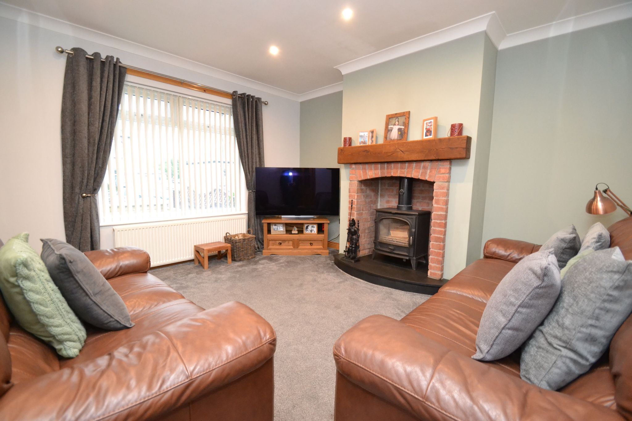 2 Bed Semi-detached House For Sale - Photograph 4