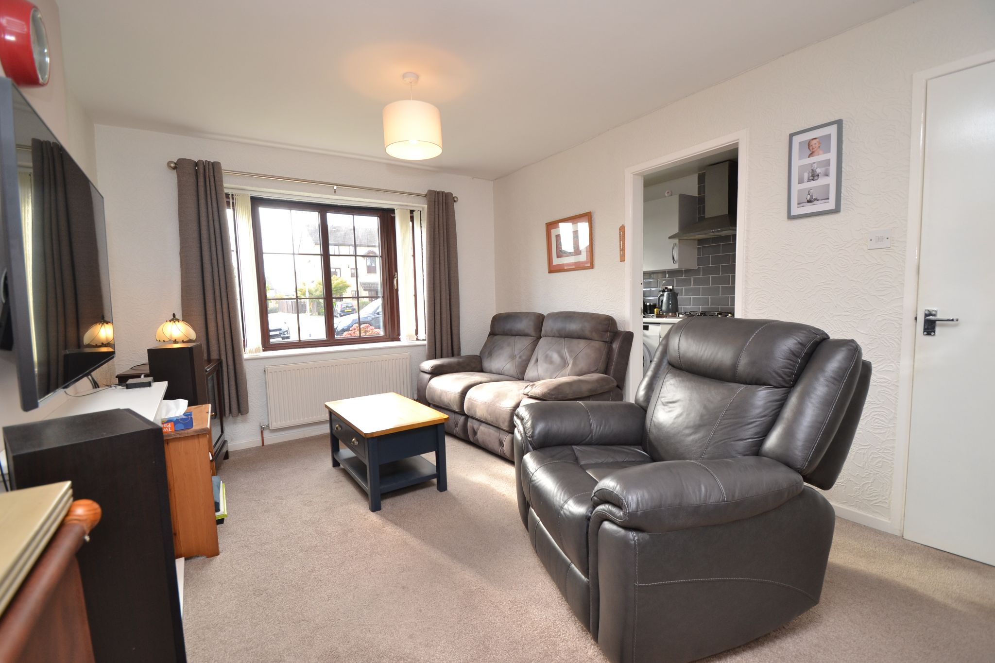 2 Bed Apartment Flat/apartment For Sale - Photograph 3