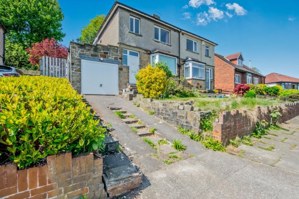 3 Bed Semi-detached House For Sale - Photograph 1