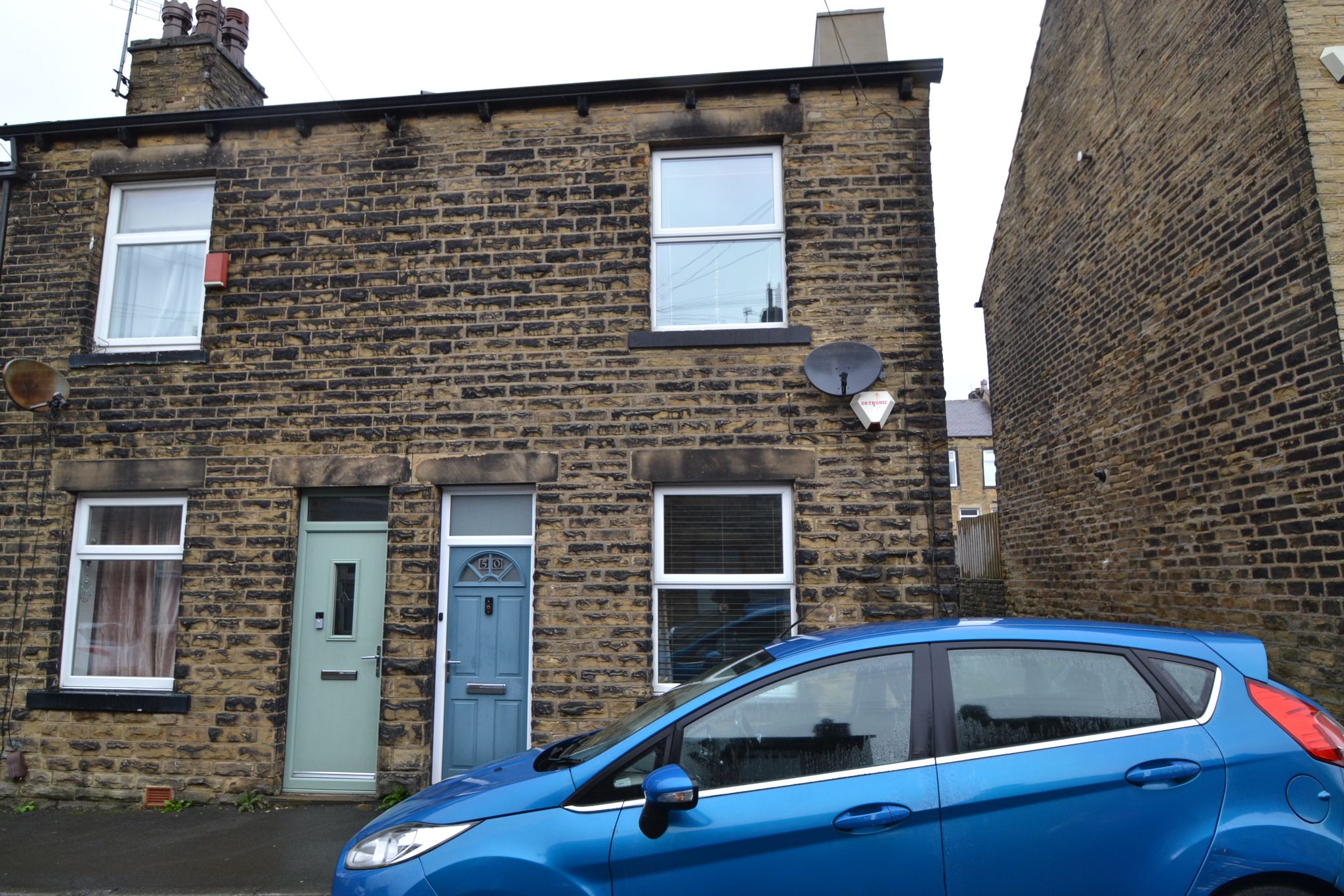 2 Bed End Terraced House For Sale - Photograph 1