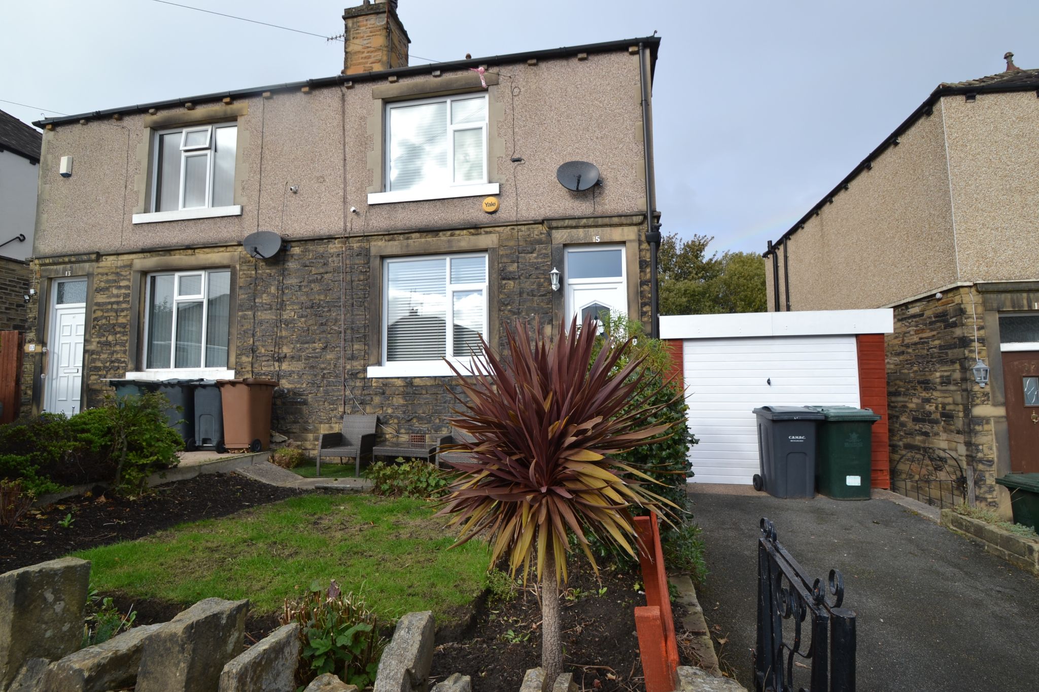 3 Bed Semi-detached House For Sale - Photograph 1
