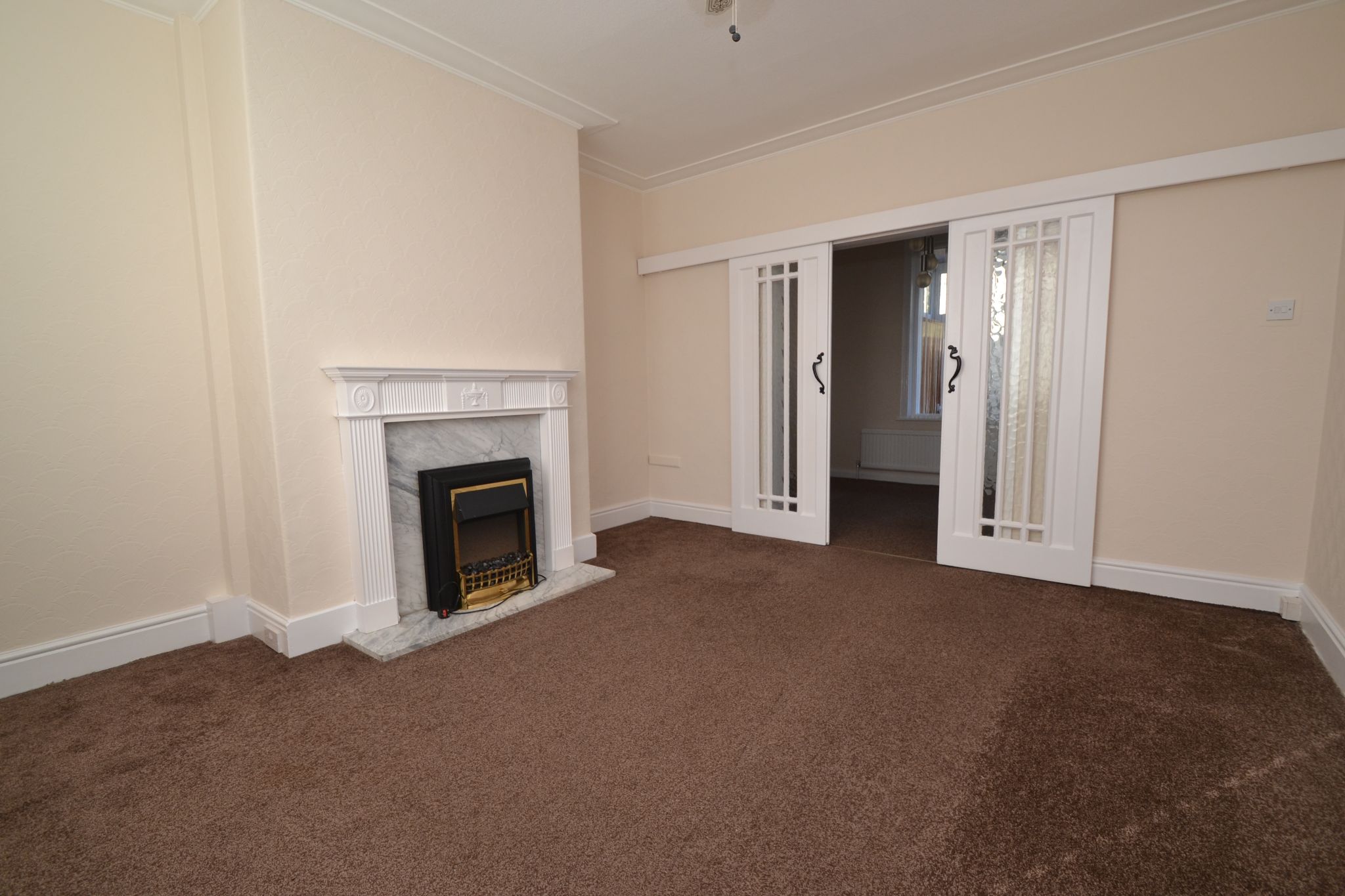3 Bed Semi-detached House For Sale - Photograph 2