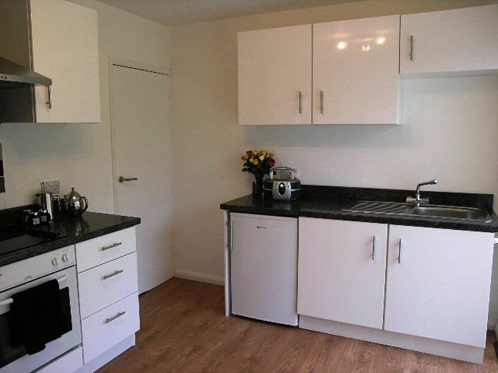 3 Bed Semi-detached House To Rent - 0