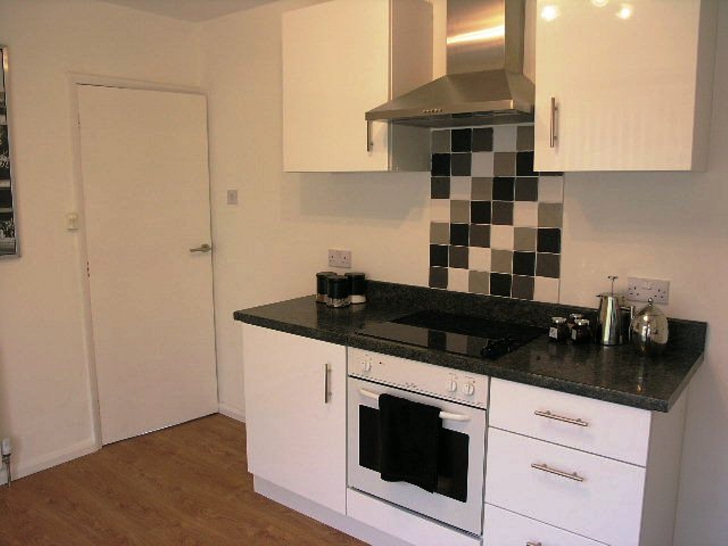 3 Bed Semi-detached House To Rent - 0