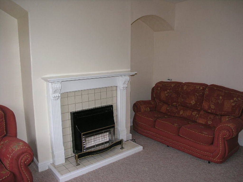 3 Bed Semi-detached House To Rent - 0