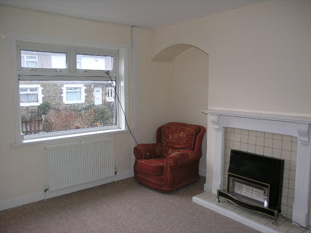 3 Bed Semi-detached House To Rent - 0