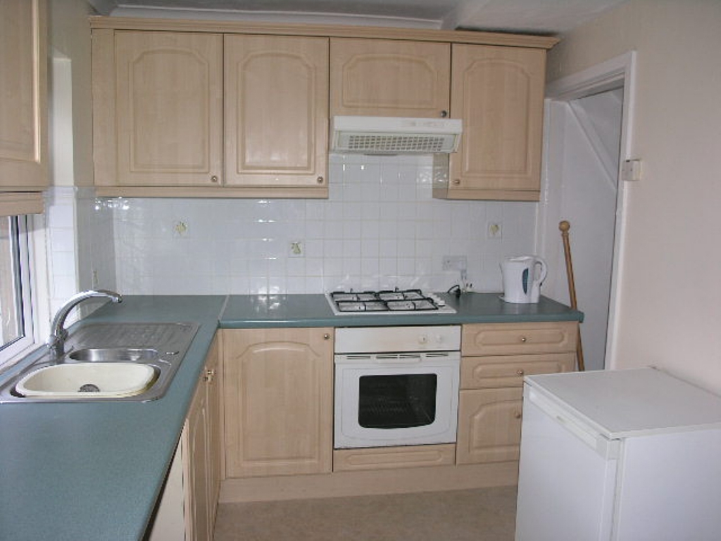 3 Bed Semi-detached House To Rent - 0