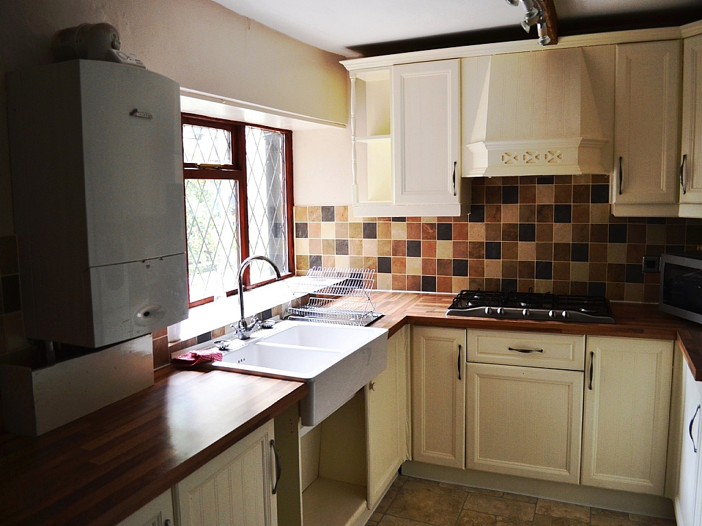 3 Bed Mid Terraced House To Rent - 0