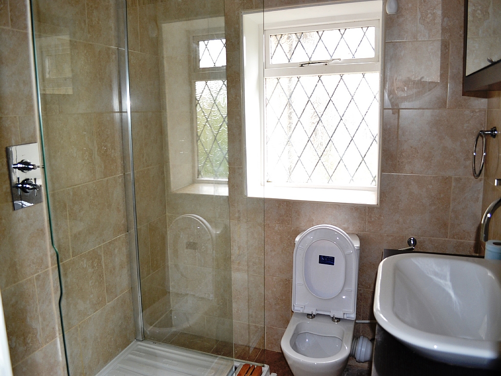 3 Bed Mid Terraced House To Rent - 0