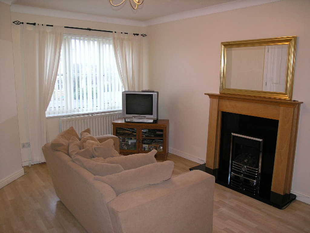 3 Bed Semi-detached House To Rent - 0