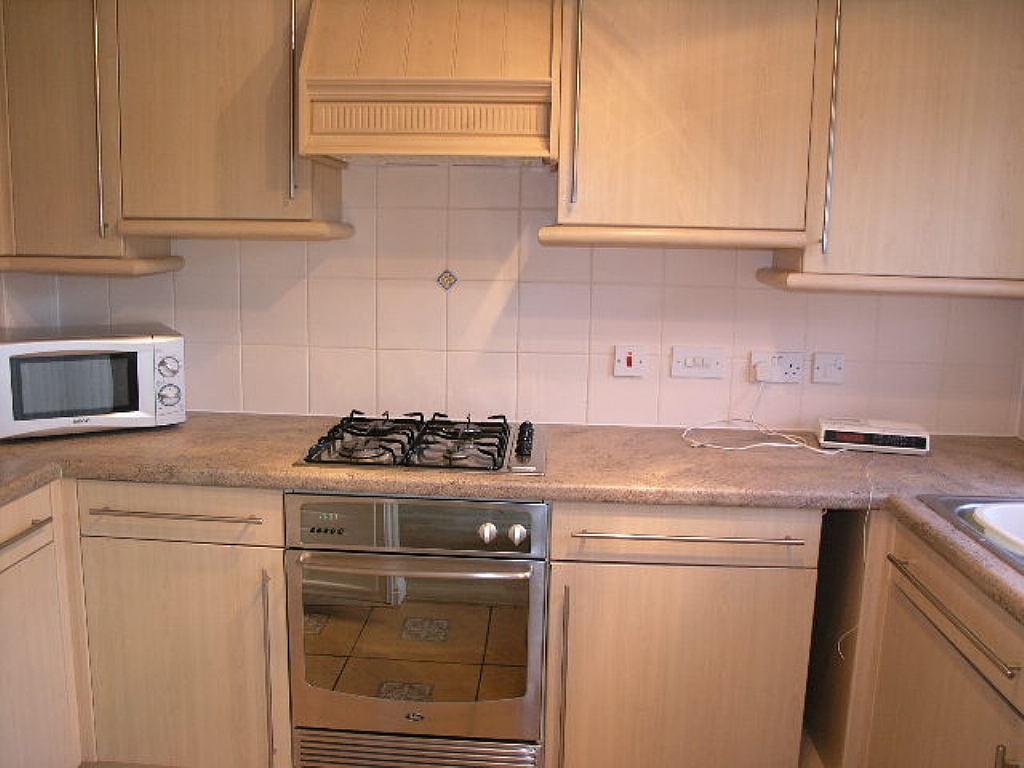 3 Bed Semi-detached House To Rent - 0