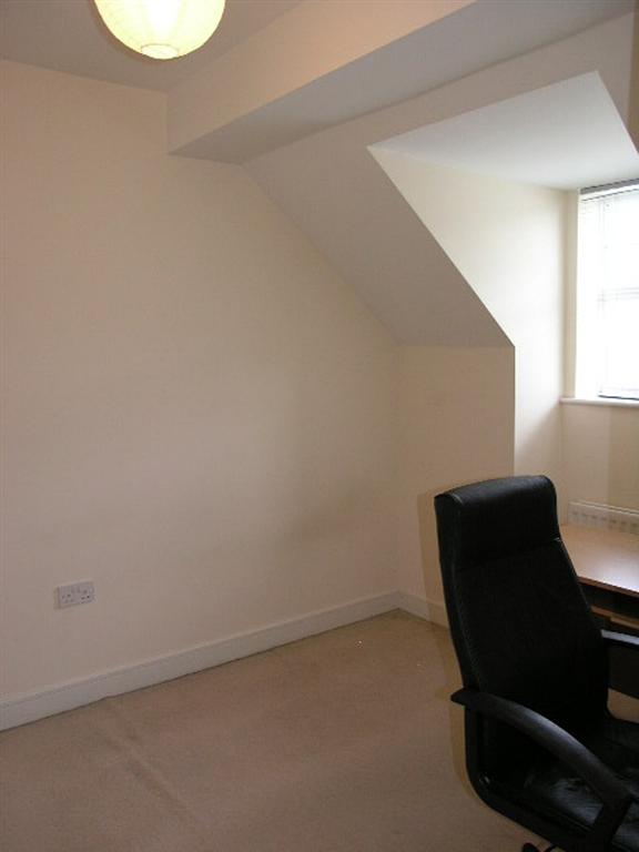 3 Bed Mid Terraced House To Rent - 0