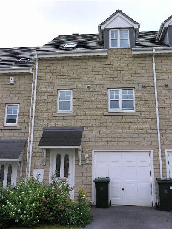 3 Bed Mid Terraced House To Rent - 0