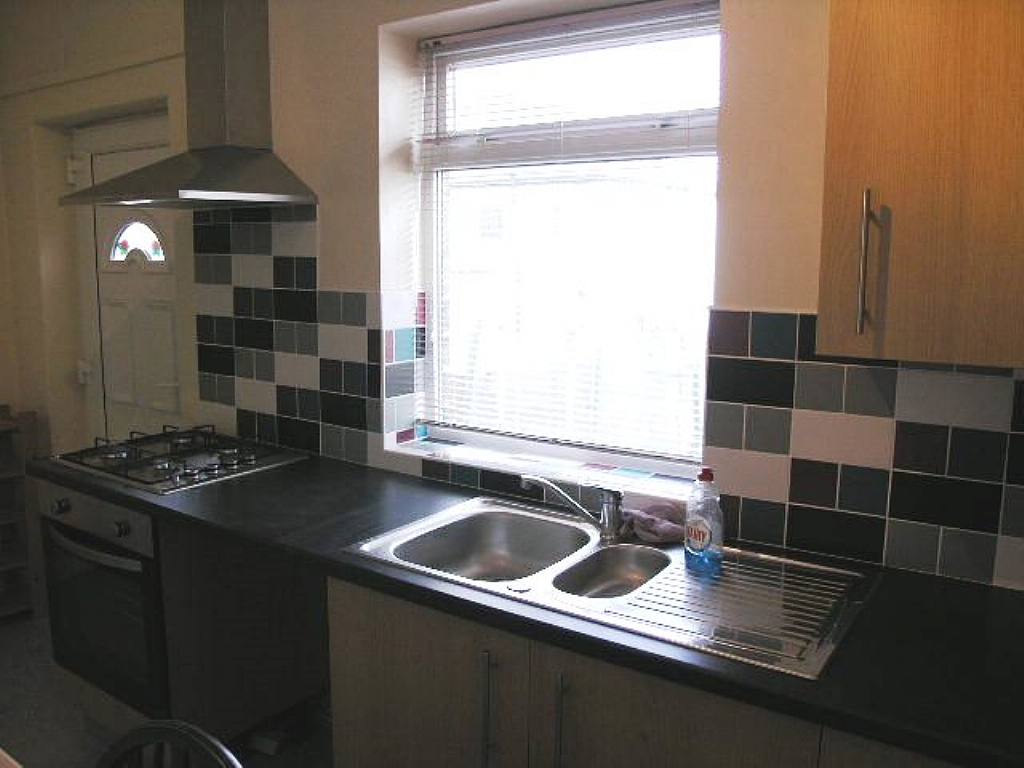 2 Bed Semi-detached House To Rent - 0