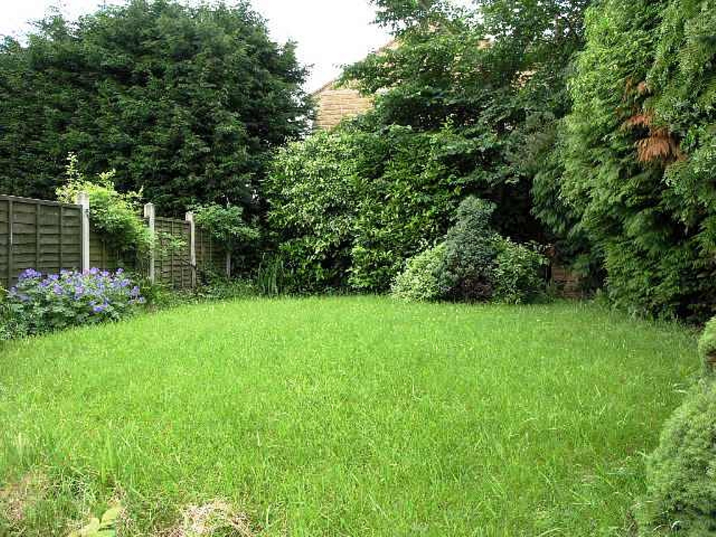 3 Bed Semi-detached House To Rent - 0