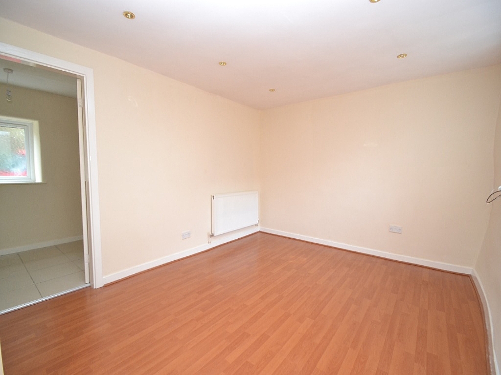 2 Bed Cottage House To Rent - 0