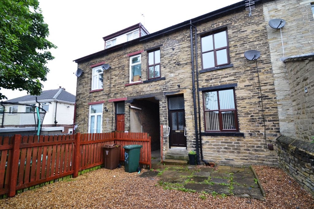 4 Bed Mid Terraced House To Rent - 0