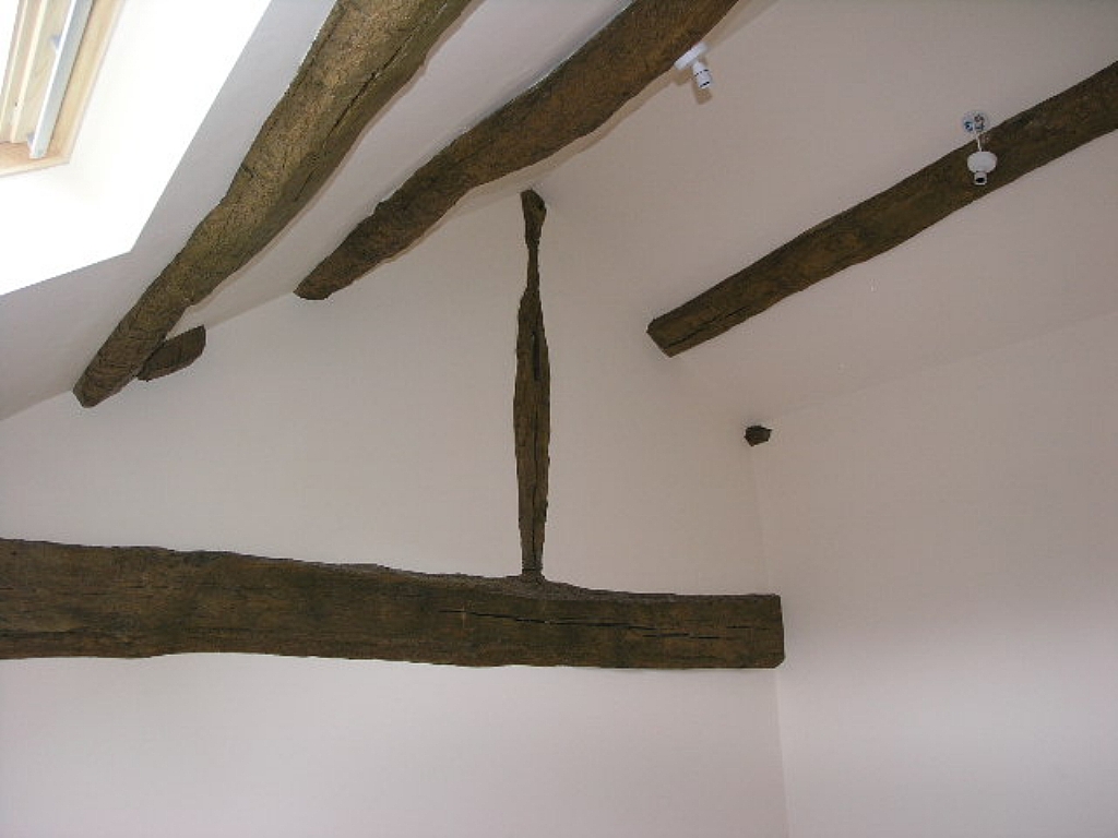 2 Bed Semi-detached House To Rent - 0