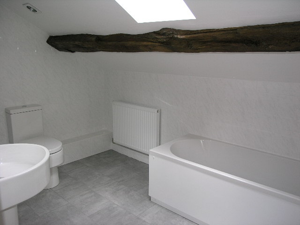 2 Bed Semi-detached House To Rent - 0