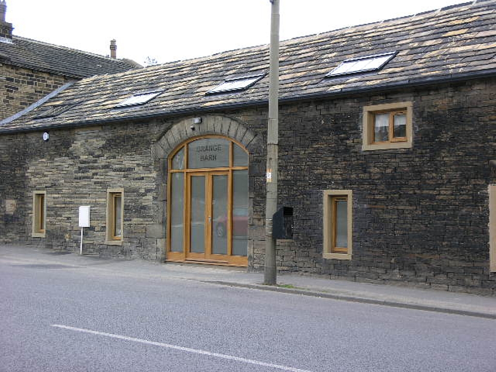 2 Bed Semi-detached House To Rent - 0