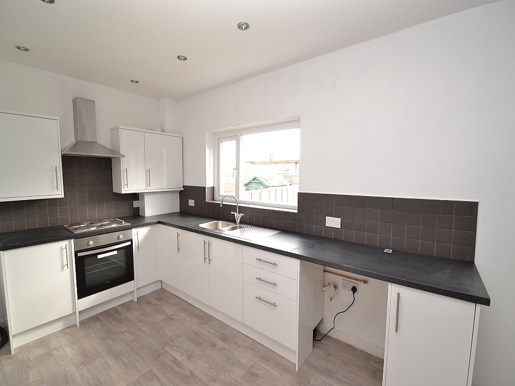 2 Bed Semi-detached House To Rent - 0