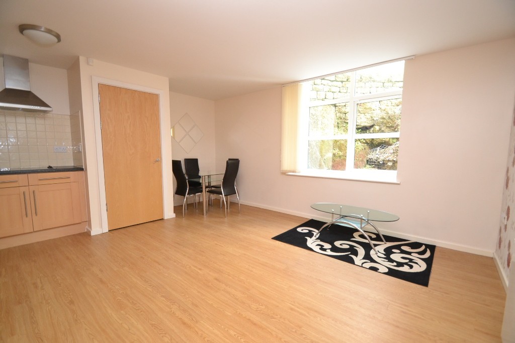 2 Bed Ground Floor Flat/apartment To Rent - 0