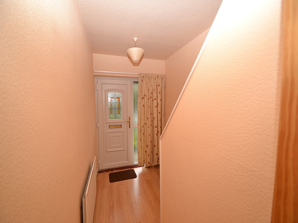 3 Bed Semi-detached House To Rent - 0