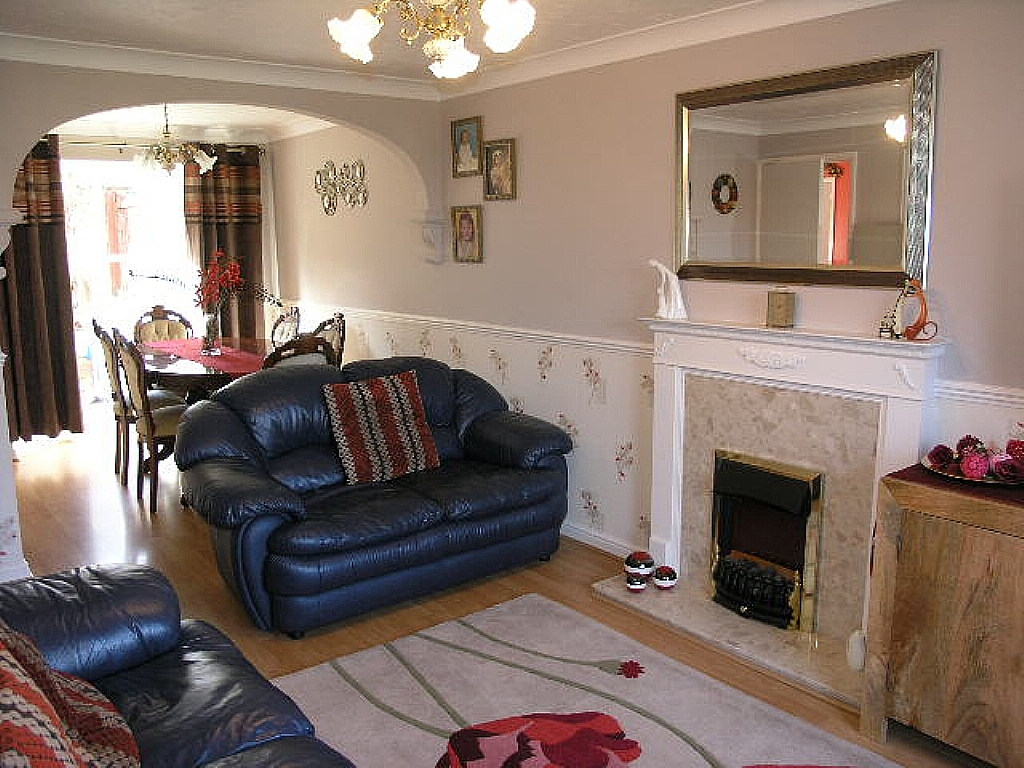 3 Bed Detached House To Rent - 0