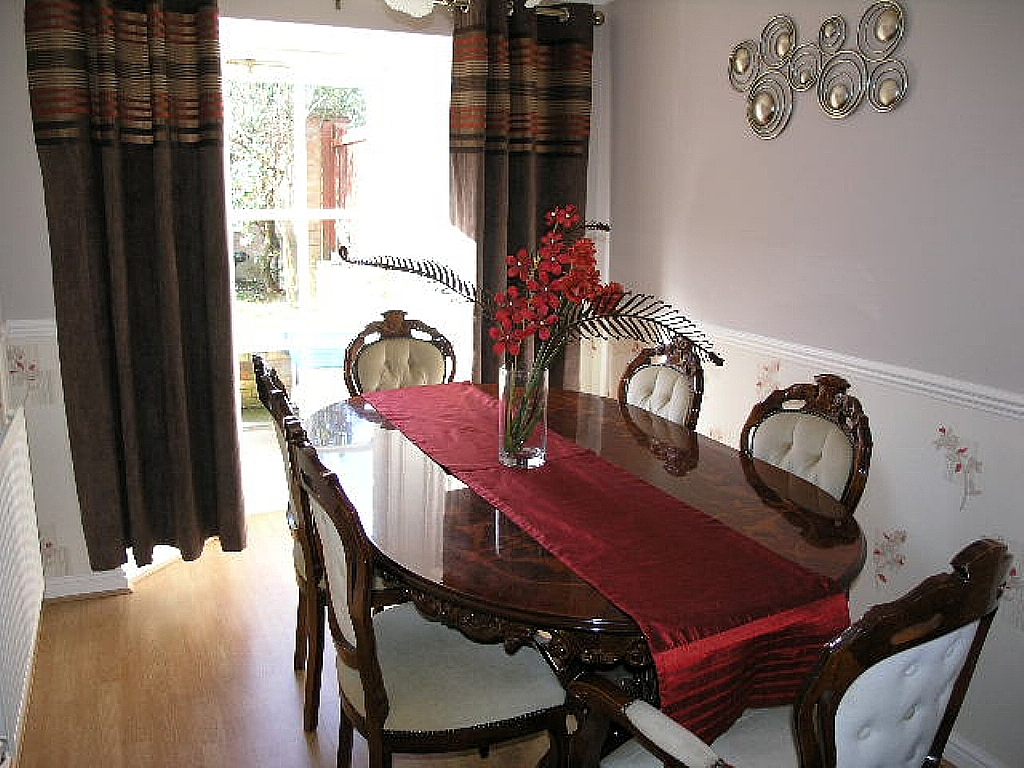 3 Bed Detached House To Rent - 0