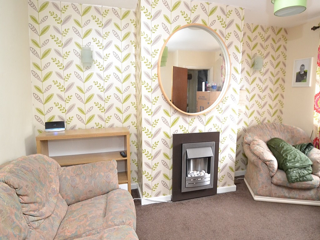 2 Bed Semi-detached House To Rent - 0