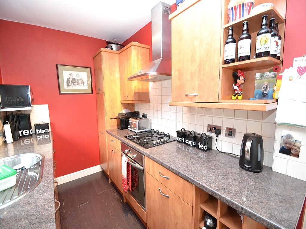 2 Bed Semi-detached House To Rent - 0