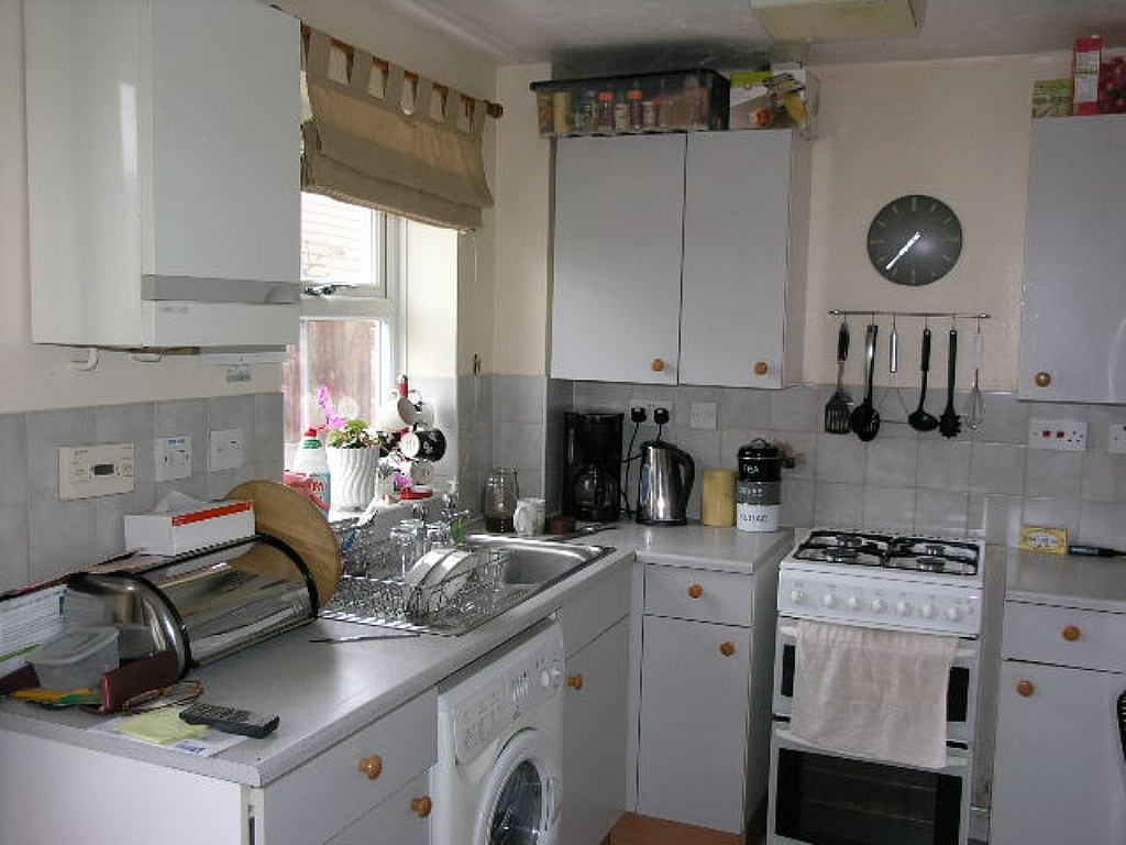 3 Bed End Terraced House To Rent - 0