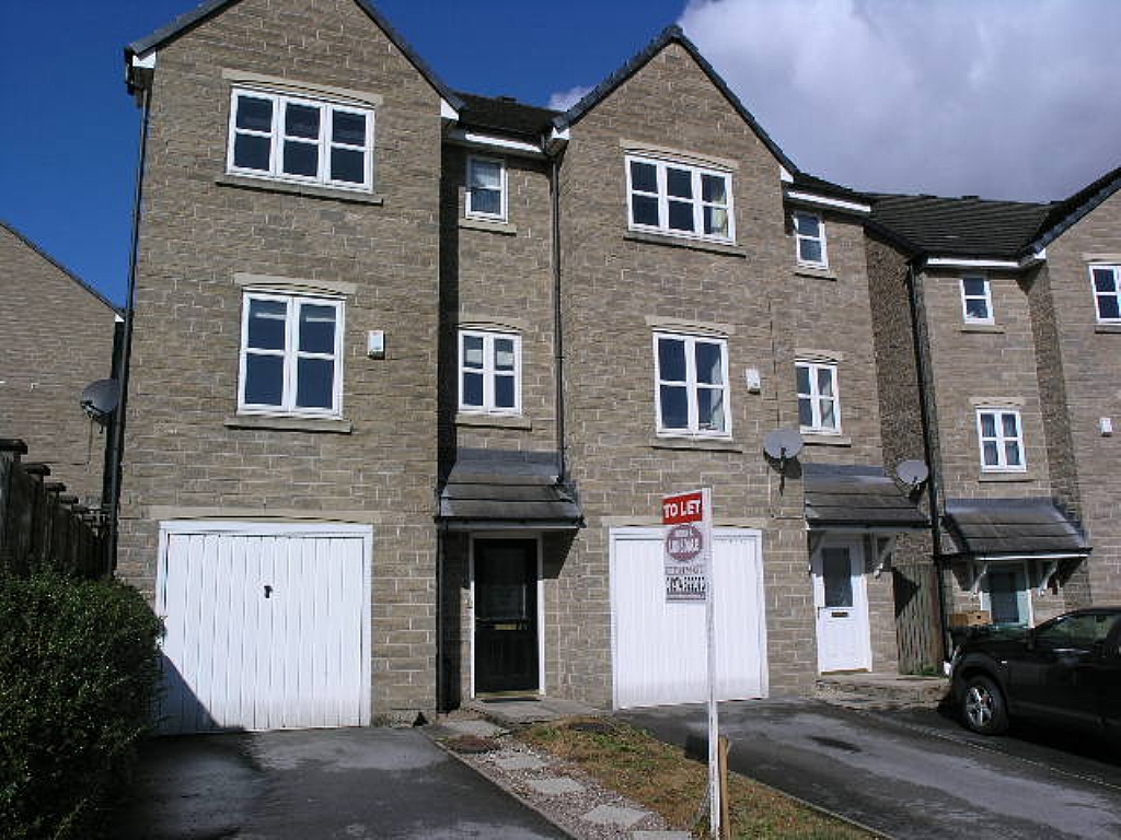 4 Bed Barn Conversion House To Rent - Photograph 1