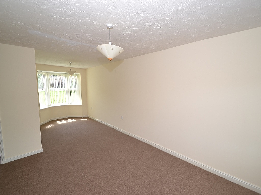 3 Bed Semi-detached House To Rent - 0