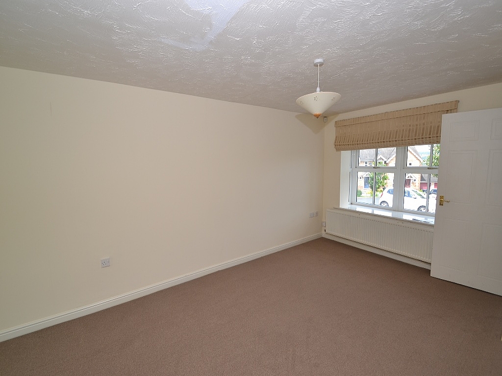 3 Bed Semi-detached House To Rent - 0